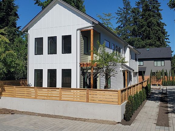 5th image of 10731 B 17th Avenue NE