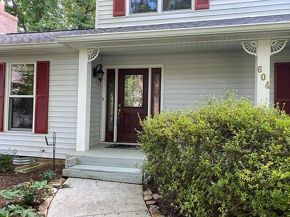 2nd image of 604 Woodedge Ln