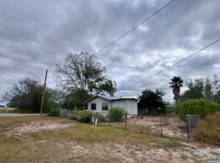 667 N Glenn Ave, La Pryor, TX 78872