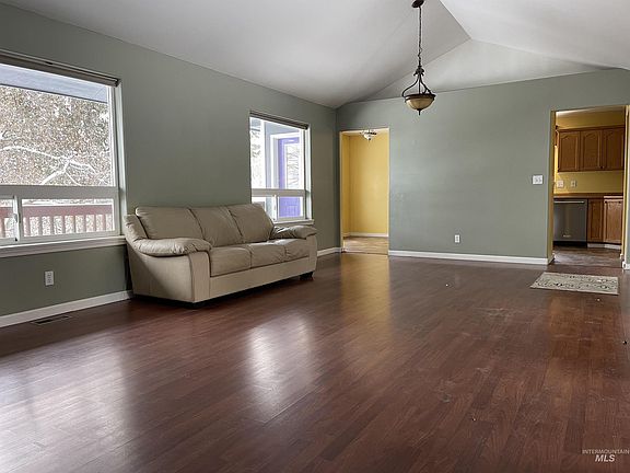 3rd image of 887 Conestoga Dr
