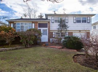 696 Jeffrey Dr, Baldwin, NY 11510