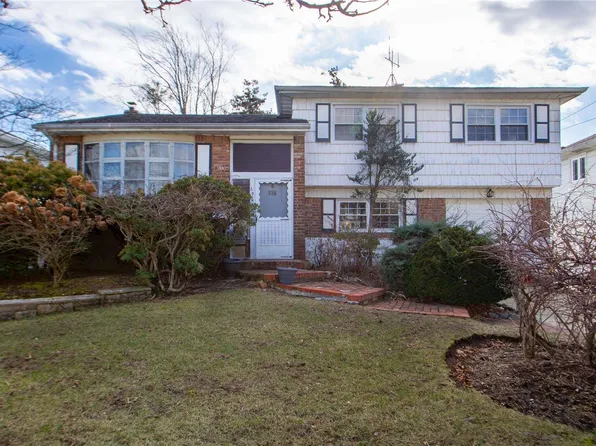696 Jeffrey Drive, Baldwin, NY 11510