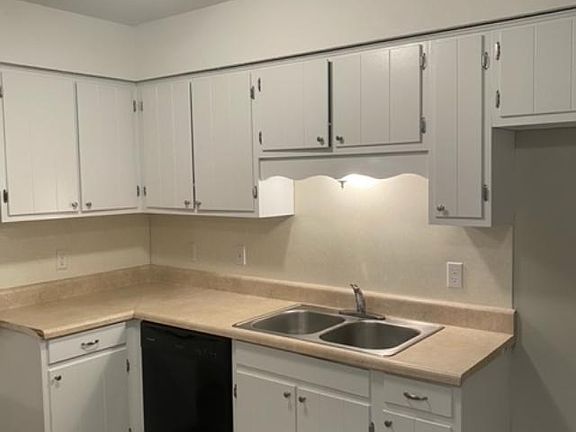 4th image of 4710 Metro Park Ln #A