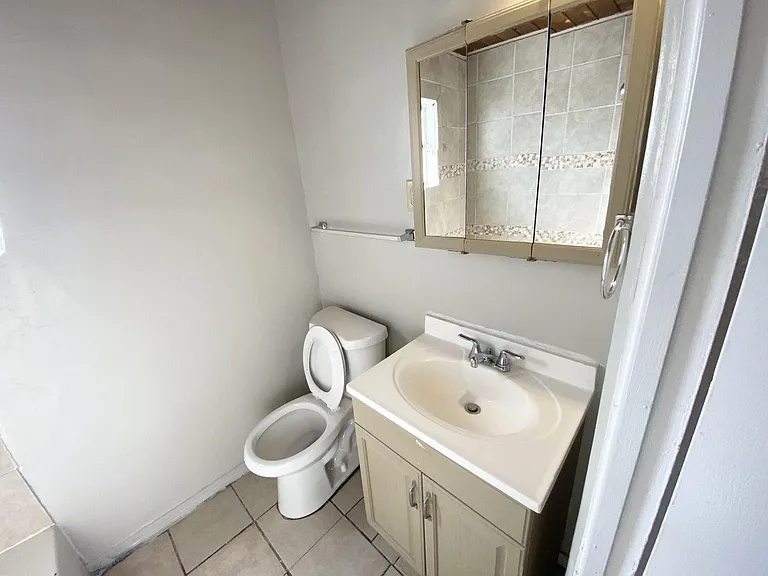 426 Headingly Ave NW #B — Photo 8
