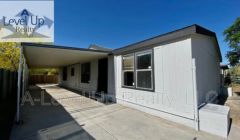 315 W Lee St — Photo 1