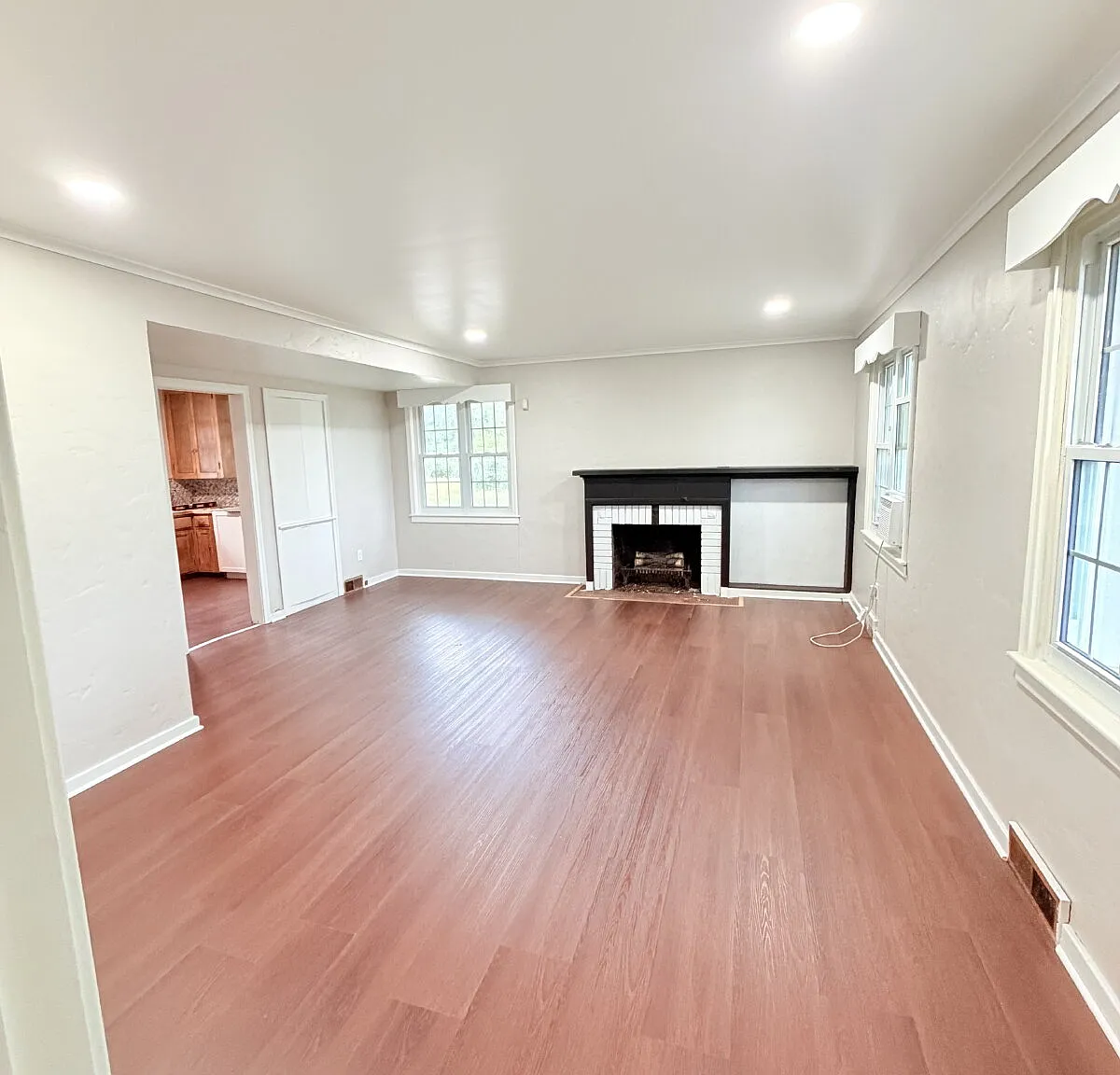 4 bed, 1.5 bath, 1413 sqft, $1,325 — Photo 3