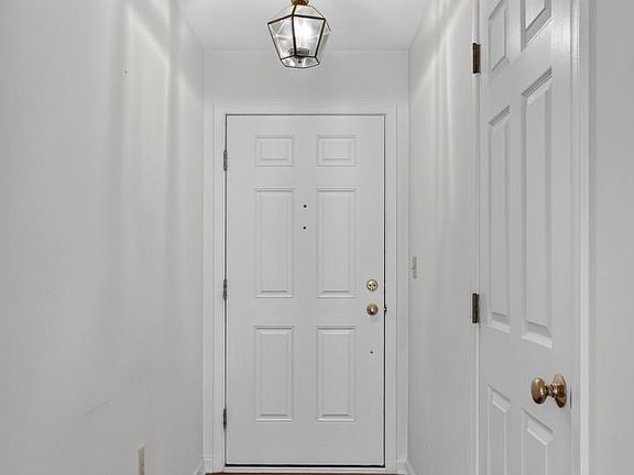 3rd image of 109 Sherman St