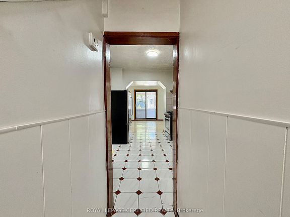4th image of 36 Mitchell Ave