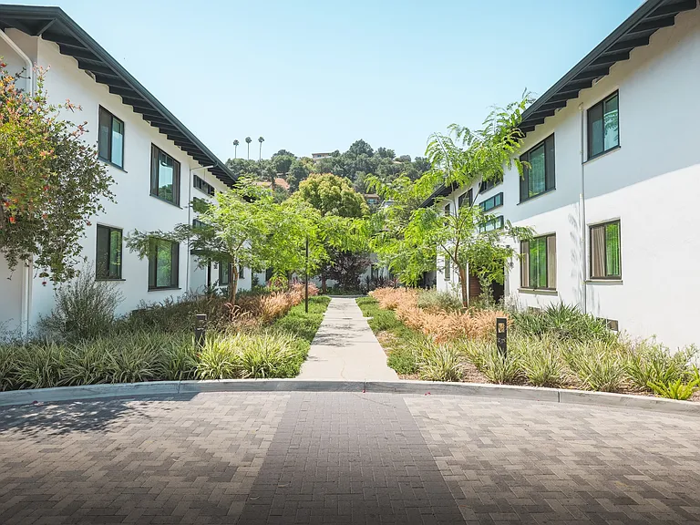 Yosemite Garden Apartments — Photo 9