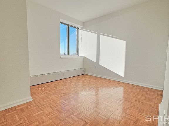 4th image of 510 W 52nd St APT 16N