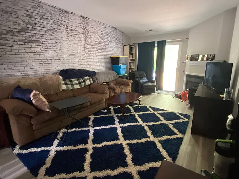 1912 Peach Creek Court — Photo 3
