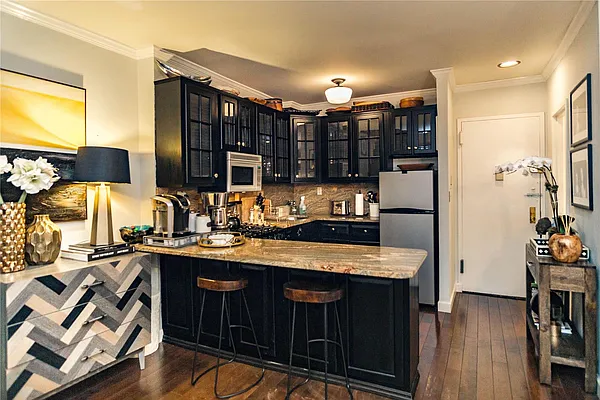 Rented by Century 21 Metropolitan | media 15