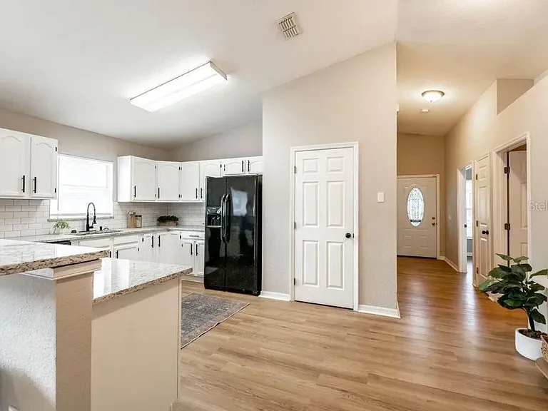 1148 Ruby St — Photo 9