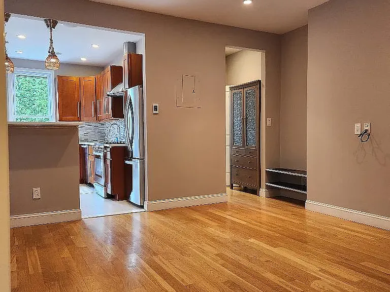 54 Hausman St #1A — Photo 6