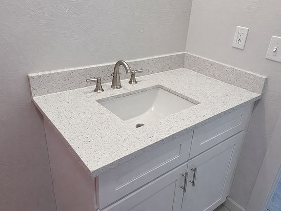 4th image of 404 SW Grand Blvd APT 4