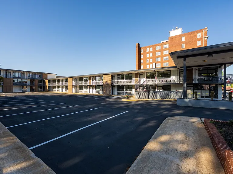 Calhoun Lofts & Thunderbird Flats — Photo 43