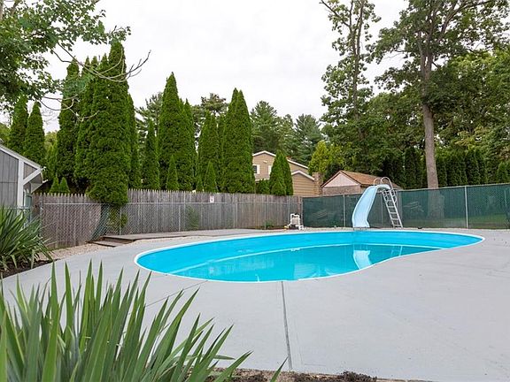 4th image of 25 Diana Ave