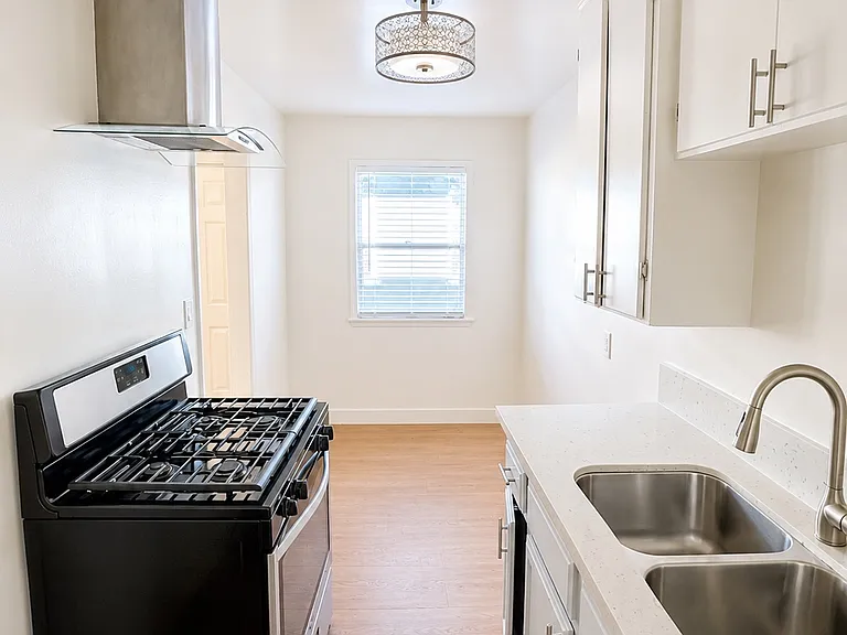 345 E 20th St #3 — Photo 10