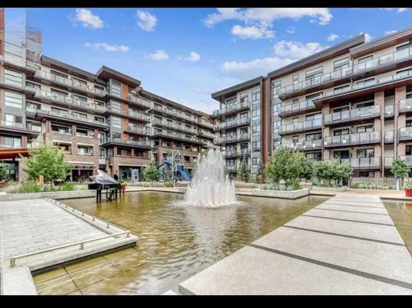 122 SW Mahogany Ctr SE #403, Calgary, AB T3M 2Y1