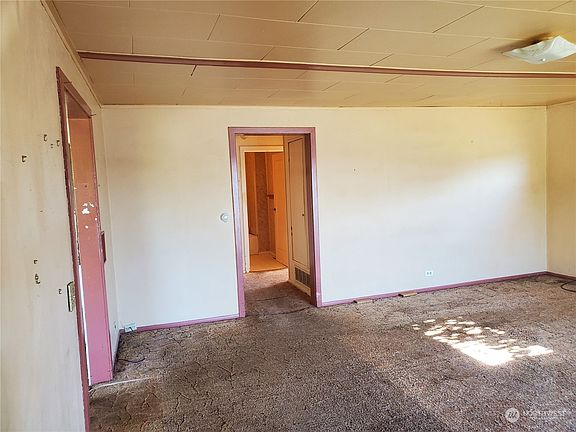 4th image of 3321 NE Phinney Bay Drive