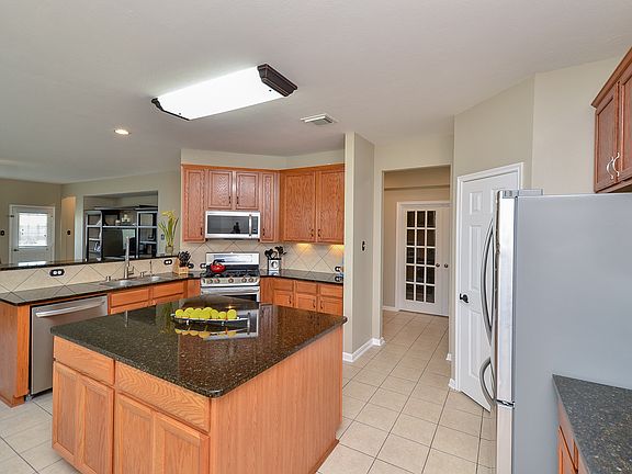 3rd image of 15402 Hyde Park