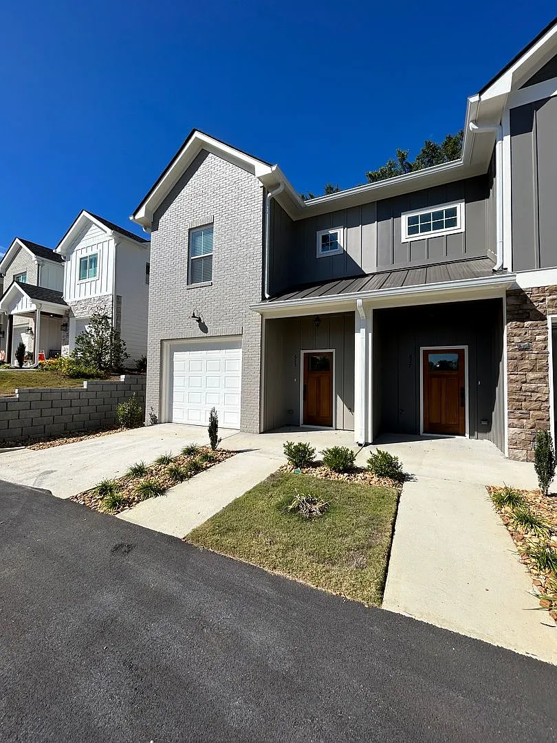 New 3/2.5 Townhouse in Downtown Rome $2,295 — Photo 1