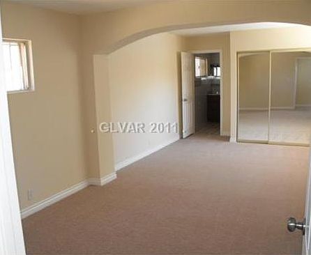 5th image of 943 Westminster Ave