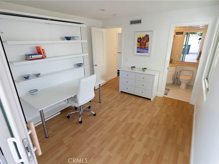 558 Cliff Dr — Photo 13