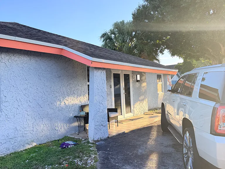 7436 SW 14th Ct — Photo 5
