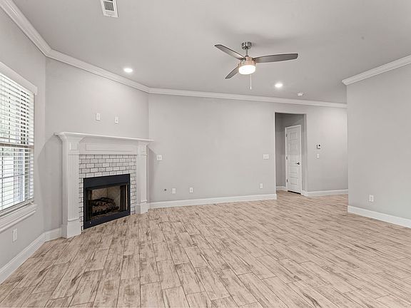 5th image of 2302 S Aspen St