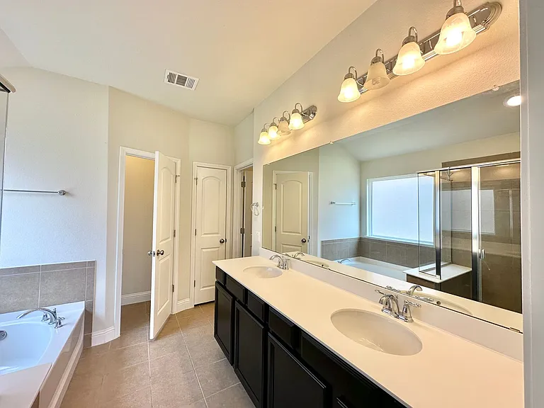 830 Old World Dr — Photo 15