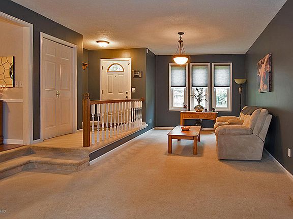 4th image of 4039 Heights Ln