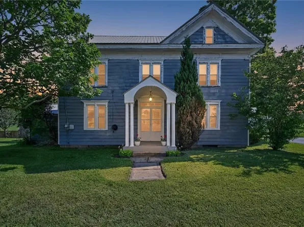 52 Pioneer Lake Rd, Commodore, PA 15729