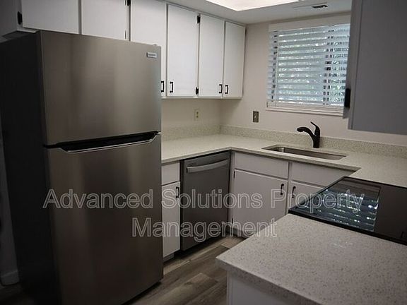 5th image of 1039 E Quail Vista Ln APT I