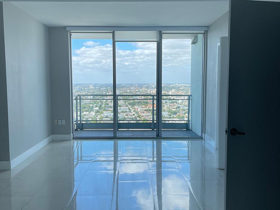 2nd image of 92 SW 3rd St APT 4009