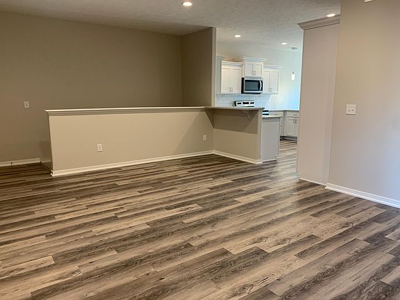 5th image of 2736 Sheila Ln