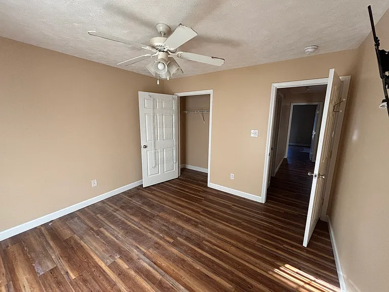 587 Mitchell St — Photo 11
