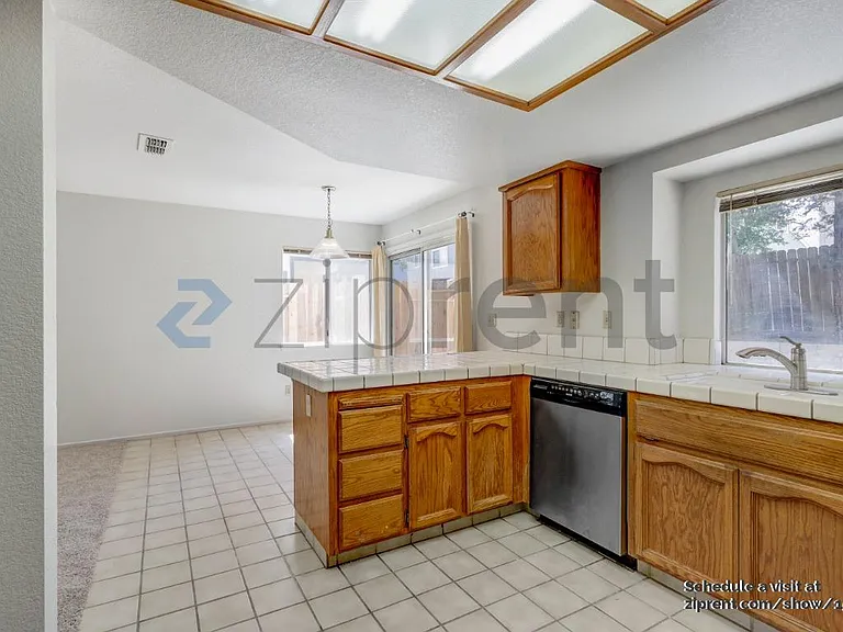 8633 Northam Dr — Photo 5