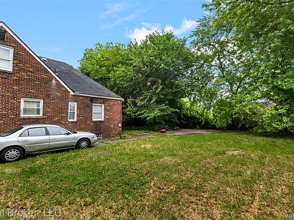 4th image of 19332 Westphalia St