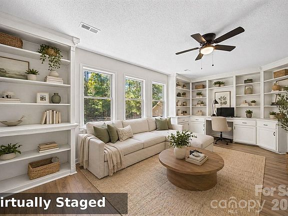 5th image of 934 Clover Park Dr