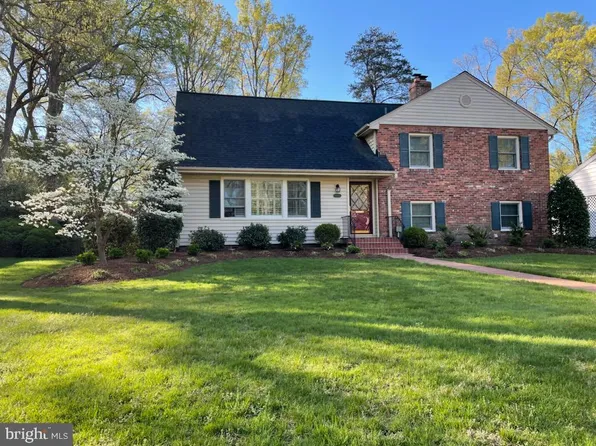 8605 Buckboard Dr, Alexandria, VA 22308