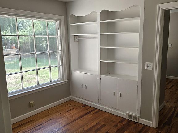4th image of 805 W Court St