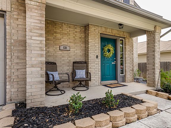 3rd image of 838 ANARBOR POST