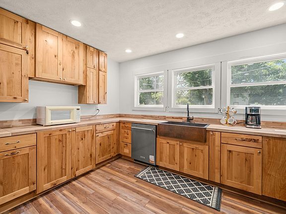 3rd image of 710 S 2nd St