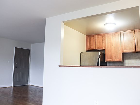 4th image of 6307 Hil Mar Dr #9-5