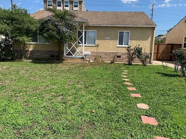 4 bed, 1270 sqft, $4,595 — Photo 1