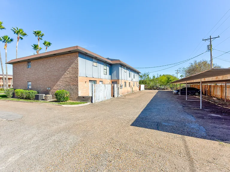 McIntyre Apartments — Photo 14