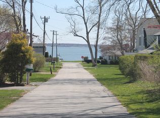 20 Sea Spray Ave, Niantic, CT 06357