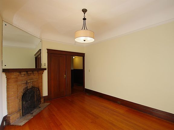 2nd image of 129 Fair Oaks St APT 1