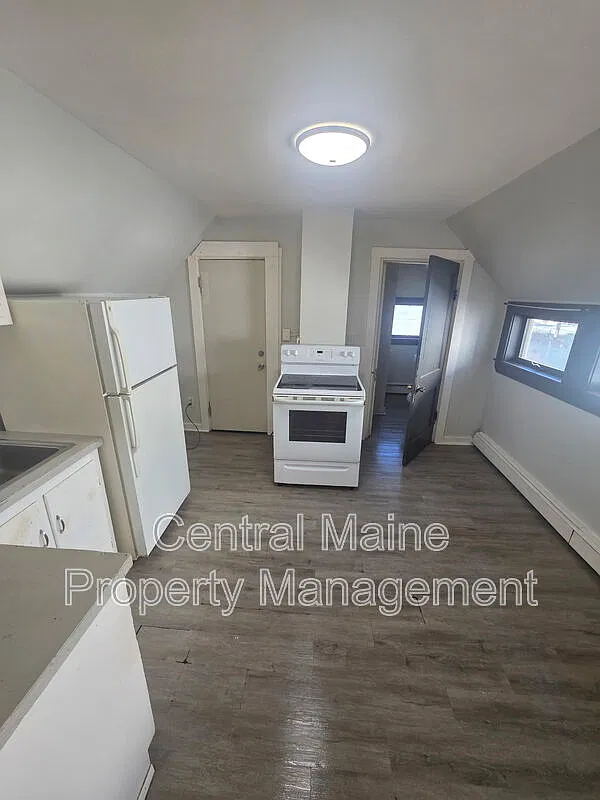 2 bed, 1.0 bath, 900 sqft, $1,350 — Photo 2